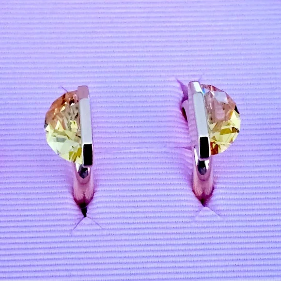 New SWAROVSKI Lucent ring Magnetic closure